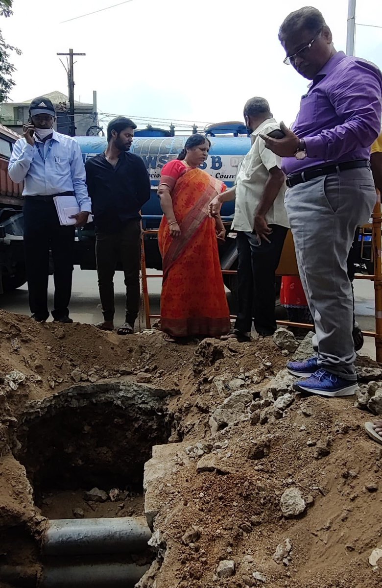 sunithaprakashc's tweet photo. @Drvirithakrish1 Inspected Nagamaiah Kunta Area along with @hmwssbgmom05 @hmwssbmgrmrdply &amp; DGM. FREE Water Tankers were arranged immediately. The work is in Progress and pollution water problem will be resolved very soon. I will Follow Up with Officers as well. Thanks to @MDHMWSSB https://t.co/9hfDViONtX
