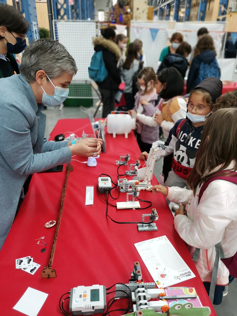 Journée avec les scolaires pour le FABuleux LABoratoire à la #FDS2021 aux <a href="/capucinsbrest/">Les Ateliers des Capucins</a> robotique, imprimante 3d, langage binaire, domotique, réalité augmentee <a href="/TelefabBrest/">Telefab</a> <a href="/mdl29_/">Maison du Libre</a> @canope_29 <a href="/TyFabBrest/">TyFab</a> @UBO_OpenFactory <a href="/atbrest/">@ Brest</a> <a href="/FabDuPonant/">Les Fabriques du Ponant</a> @bibliobrest <a href="/Oceanopolis_/">Océanopolis Brest</a>