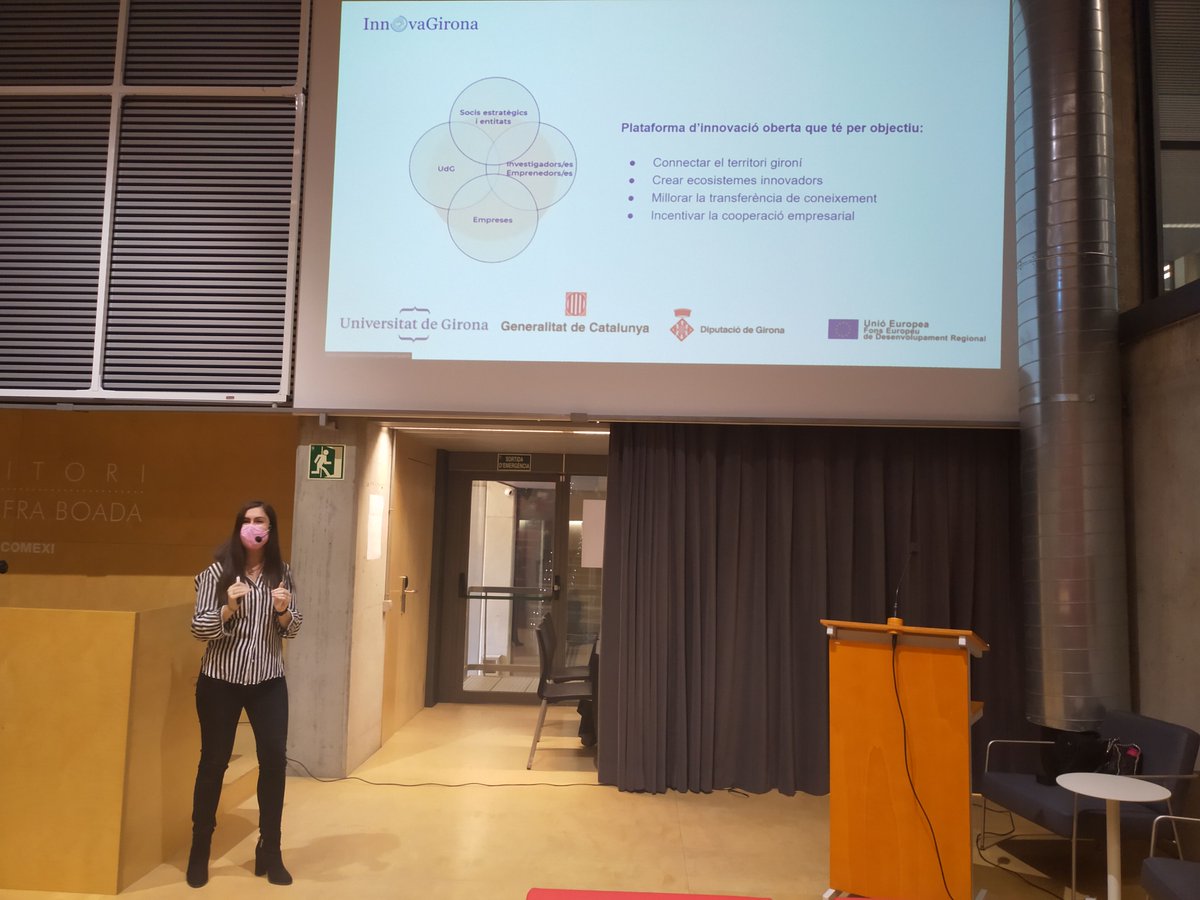 InnovaGirona's tweet photo. En Josep Calbó, vicerector de Projectes Estratègics de la @univgirona presenta la iniciativa. L'Anna Busquets, de l'equip de Muutos Consulting ens explica la dinàmica de la jornada. https://t.co/i8RJSi8QAp