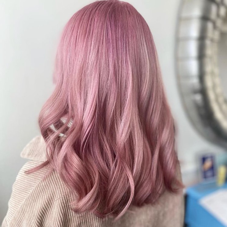 ERAYBARUSSIA's tweet photo. 💕Dusty Rose Hair💕благодаря безаммиачному оттеночному красителю РадугаCoolColor Semi Permanent ColorРадуга, который содержит специальную формулу с маслом семян пенника лугового и прямыми пигментами.
https://t.co/AadXMtZ2U8
#erayba #hair #hairstyle #hairstylist #hairsalon #эрайба https://t.co/De4Ei117h0
