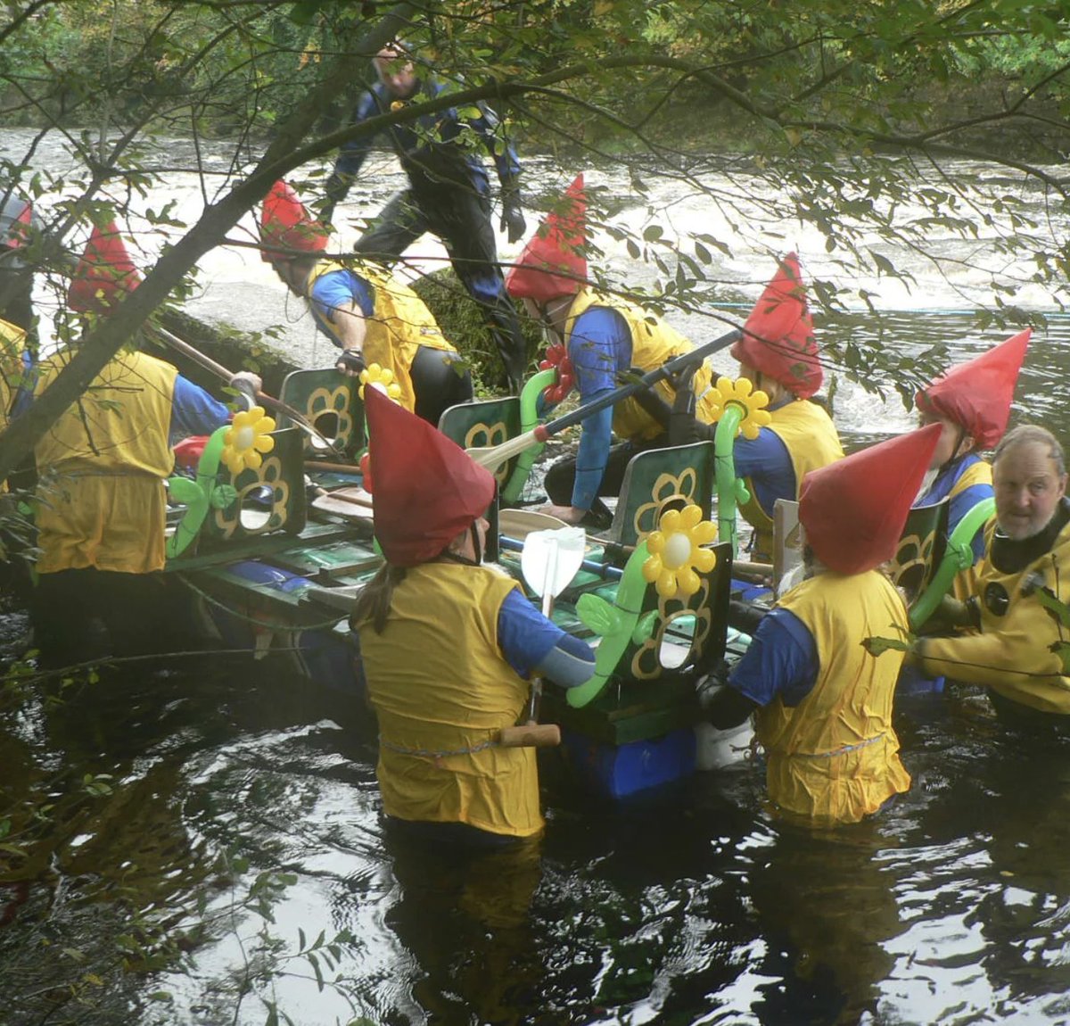 Chunk_of_Devon's tweet photo. Good luck to everyone taking place in the @RaftRaceTotnes1 this Sunday.
Think @RedBullUK Soap Box, just on water! 🤪 With all the rain we've had it's certainly going to be a fast race!
#rafting #riverdartstruggle #raft #redbull #weekend #weekendfun #sunday #pasties #takeachunk https://t.co/4ImuuoGgBW