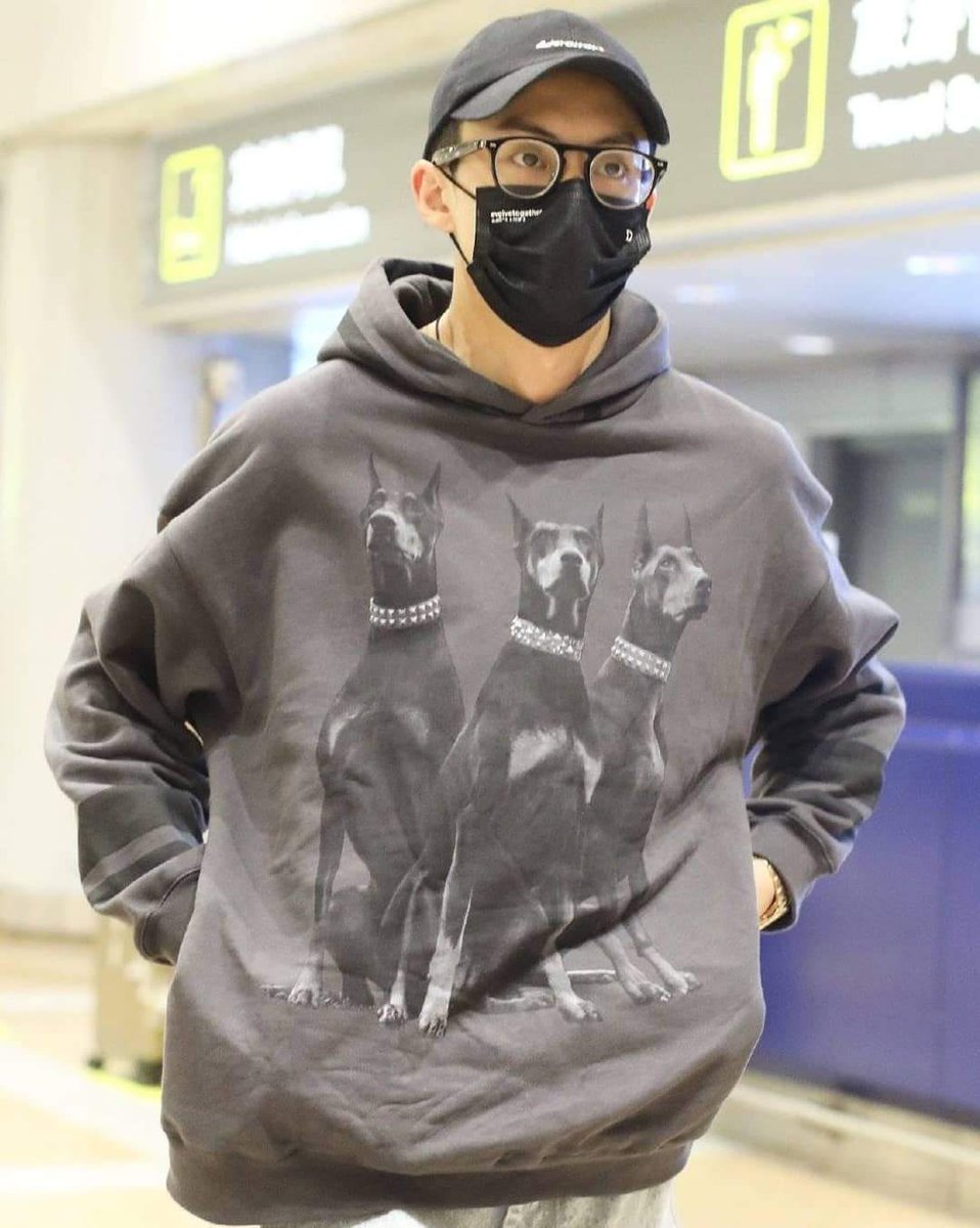 WangHeDi_TH's tweet photo. DiDi at Beijing Airport ✈️

#WangHeDi_TH #DylanWang #王鹤棣_Dylan https://t.co/VOROsXddZL