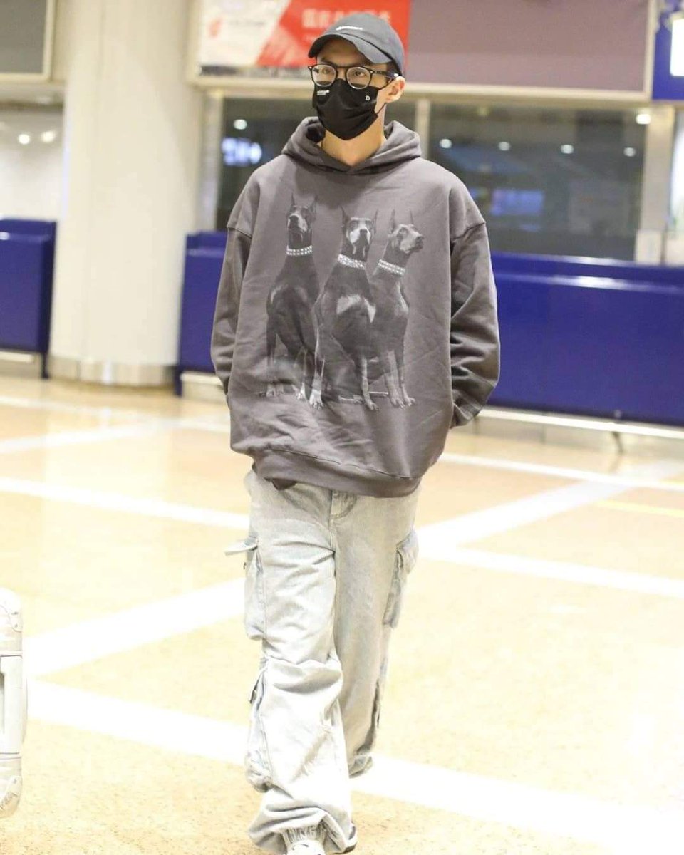 WangHeDi_TH's tweet photo. DiDi at Beijing Airport ✈️

#WangHeDi_TH #DylanWang #王鹤棣_Dylan https://t.co/VOROsXddZL