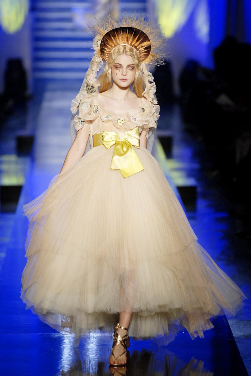 all_dresses_'s tweet photo. Jean Paul Gaultier Spring 2007 https://t.co/GVPjA1or0x