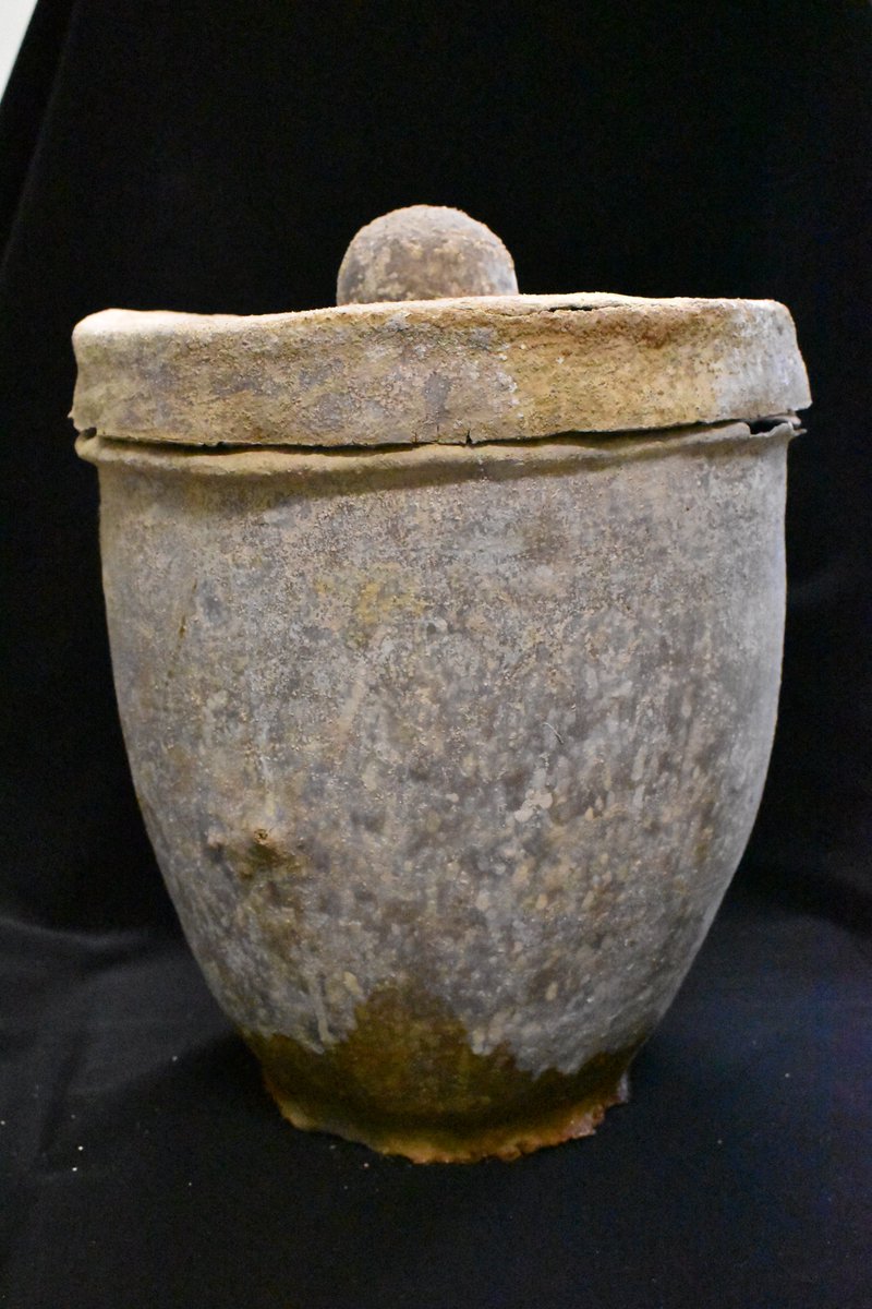 FernandoBarVar's tweet photo. Muy a tener en cuenta en la agenda la muestra de #Carmona sobre el mausoleo romano de la calle #Sevilla, con su misteriosa sustancia "rojiza" conservada 2.000 años en estado líquido. https://t.co/AERGYTPidu #Roma #Historia https://t.co/MCaMrlQ7R0