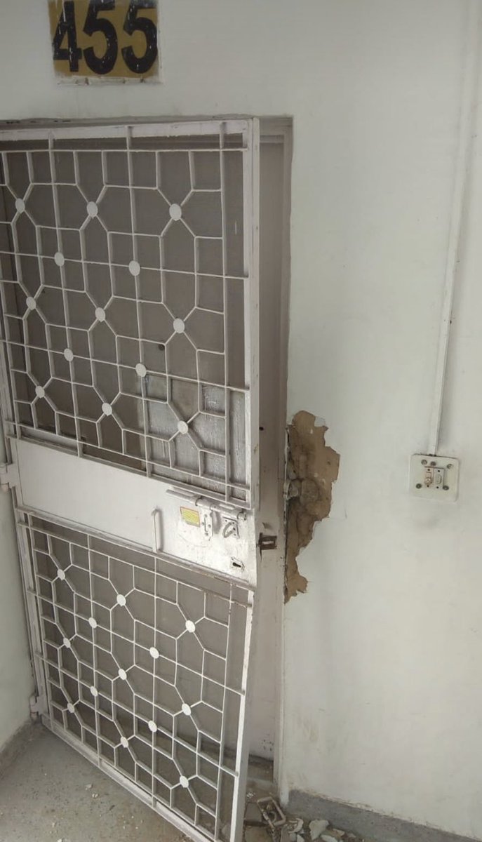 Madhur17490514's tweet photo. Culprit’s face has been identified who had committed theft on 5th oct.they need to be nabbed asap so that this menace of repeated thefts in Maya enclave is nipped in the bud as it seems to be a gang striking repeatedly in last 2-3 weeks @LtGovDelhi @PMOIndia @CPDelhi @HMOIndia https://t.co/vIEFdwtnzi