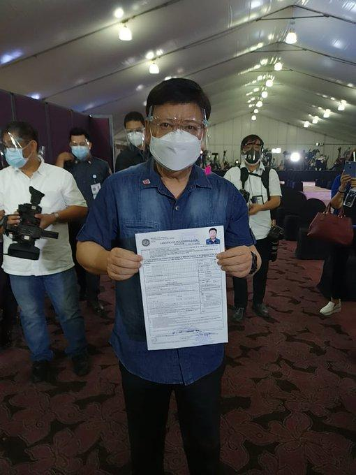 PTVph's tweet photo. TINGNAN: Rep. Rodante "Dante" Marcoleta, naghain ng certificate of candidacy para sa pagka-senador sa ilalim ng PDP-Laban ngayong huling araw ng COC filing.  (Photo courtesy of Comelec)

#PTVElectionTV https://t.co/fDeIAouaG3