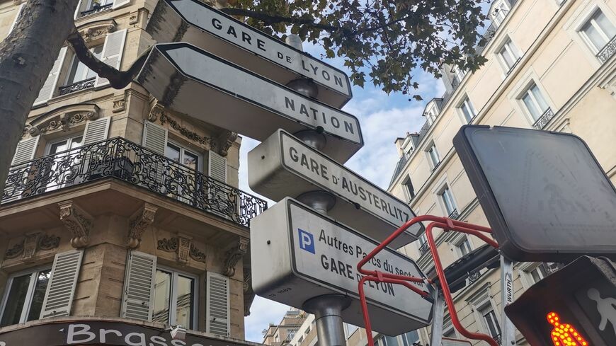 iciparisidf's tweet photo. Paris : les panneaux de direction vont disparaître
➡️ https://t.co/T87ZRCoJja https://t.co/KsPoV1I8Is