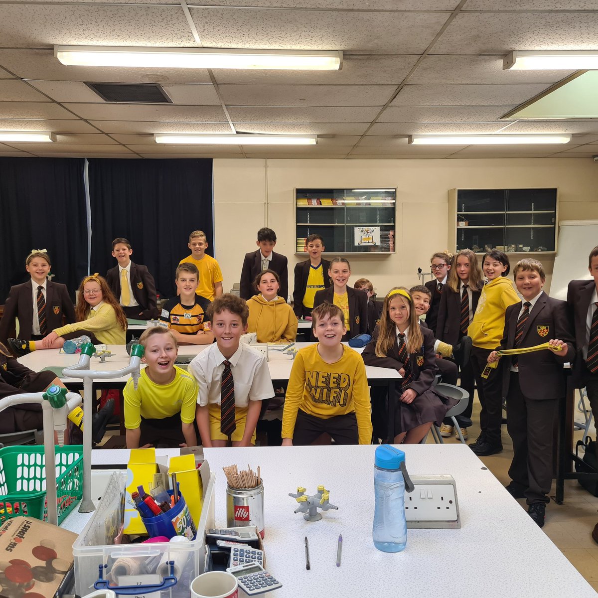 SPHS_Chaplain's tweet image. It's looking very yellow in the @StPetersOrrell science lab this morning. We'll done year 7, thank you for raising awareness and money. #HelloYellow @YoungMindsUK