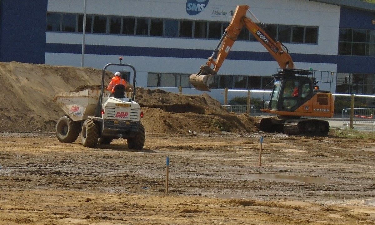 Did you know ground workers can earn up to £30,000?

A #GroundWorker within the #ConstructionIndustry is responsible for preparing the ground before, during and after on the construction site. 

Find out more about this career 🔗 bit.ly/3mfOZe0