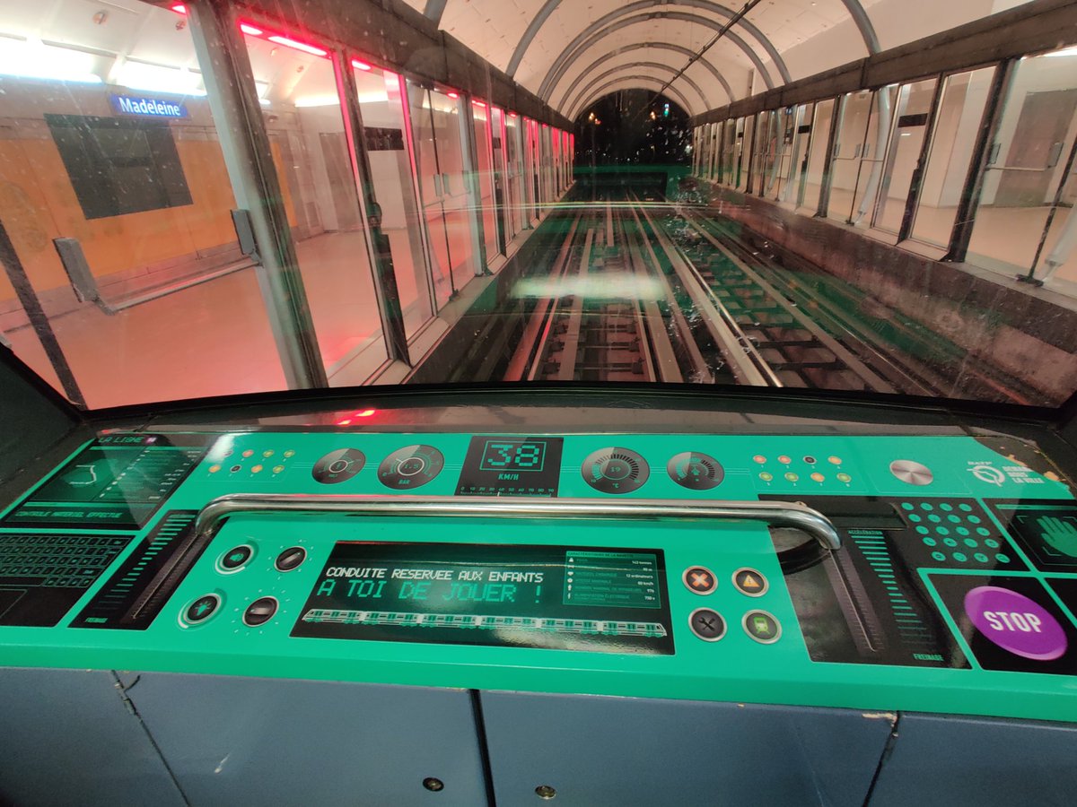 MedMezghani's tweet photo. Driving a driverless metro
#Paris #Line14 https://t.co/mOCURni18l