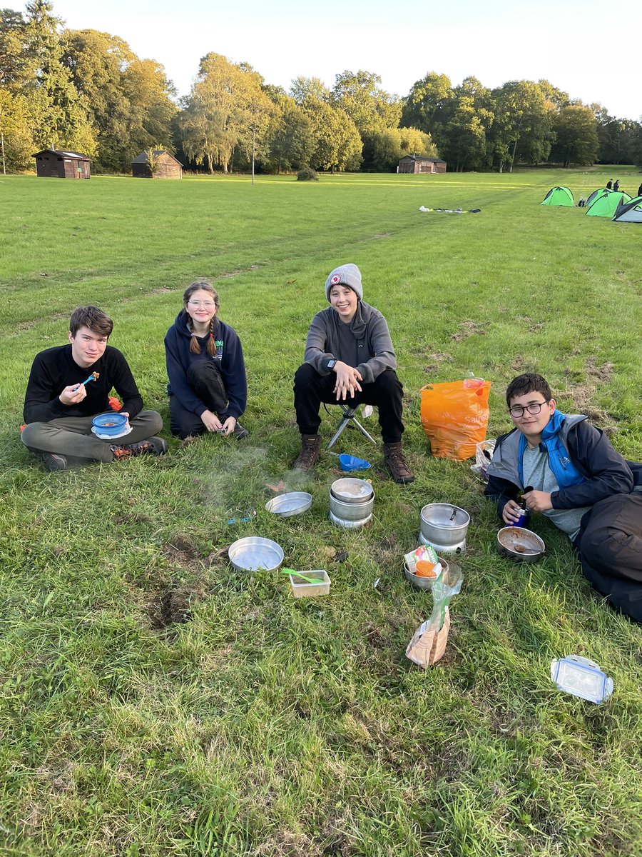 KewHouseSports's tweet photo. dinner time for our Silver Duke of Edinburgh pupils!🏕🌟 @adventures_grid @KewHouseSchool https://t.co/UHnaDCRnO2