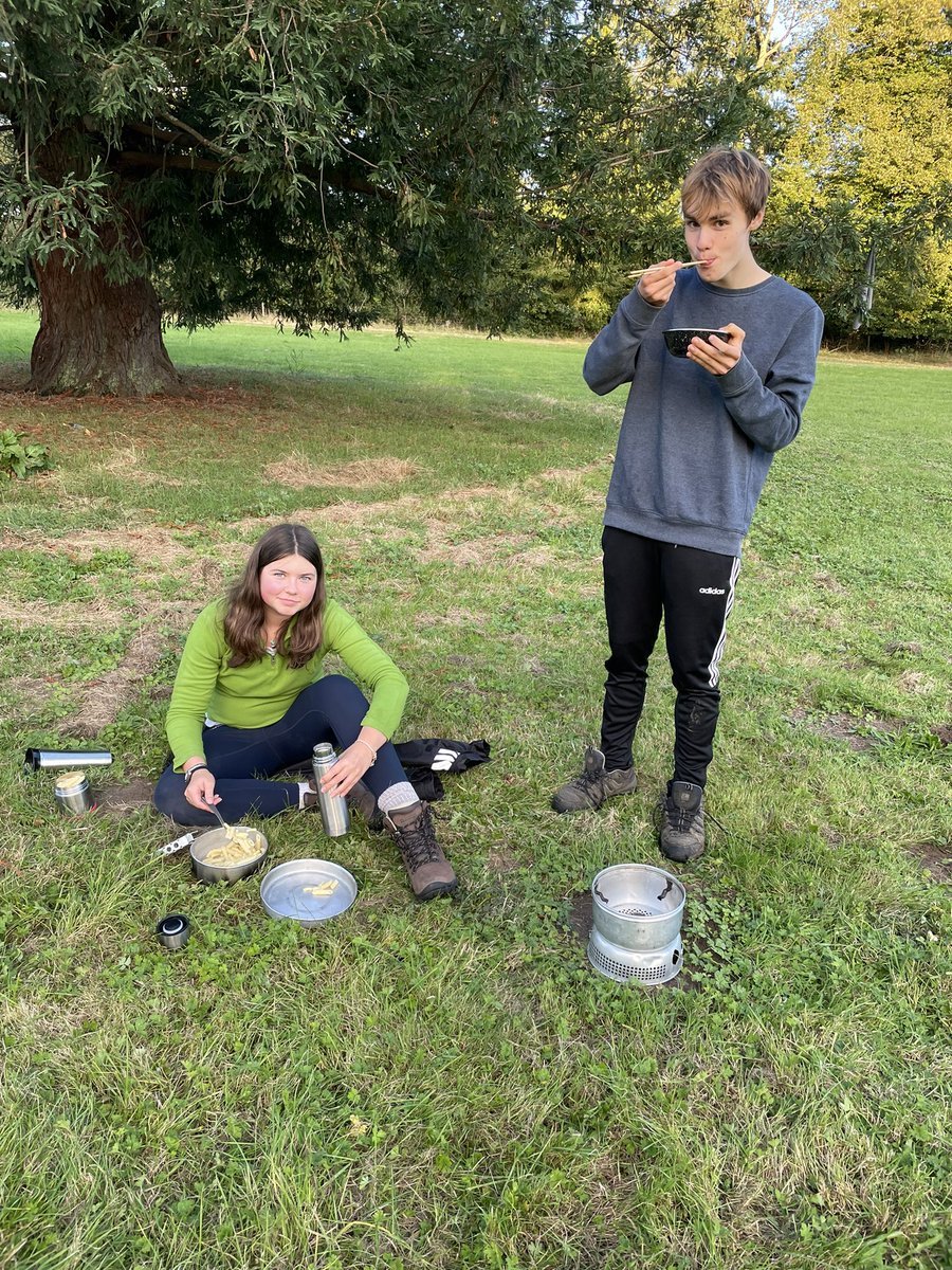 KewHouseSports's tweet photo. dinner time for our Silver Duke of Edinburgh pupils!🏕🌟 @adventures_grid @KewHouseSchool https://t.co/UHnaDCRnO2