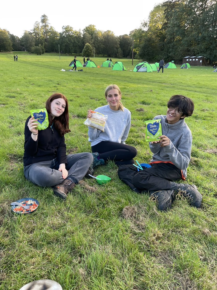 dinner time for our Silver Duke of Edinburgh pupils!🏕🌟 <a href="/adventures_grid/">Off Grid Adventures</a> <a href="/KewHouseSchool/">Kew House School</a>