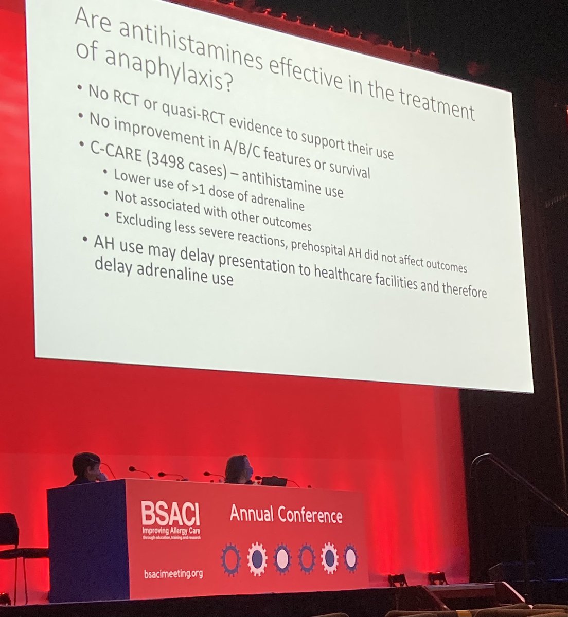 No role for antihistamines or steroids in the initial management of anaphylaxis… yes later (in some circumstances) but initial = adrenaline and these can delay administration of adrenaline #BSACI2021 Great talk, with some history lessons from @theimmunodoc
