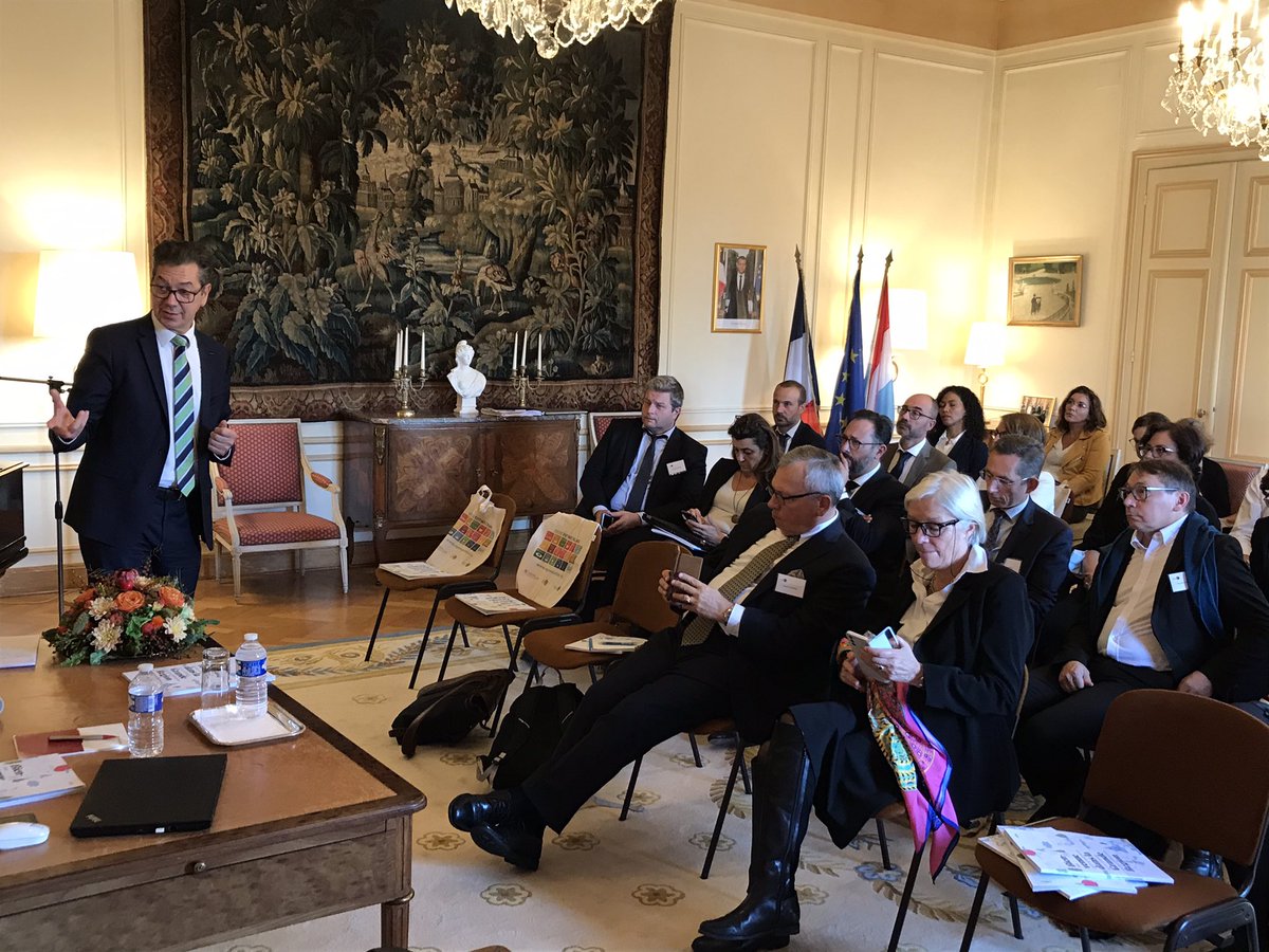 IHEdM's tweet photo. @BrunoTheret, Pdt du #CESGR devant les auditeurs de l’#IHEDM pour nous parler #économie, #emploi, #formation, #mobilités, #santé, réduction des inégalités, co-développement... Autant de sujets clefs de la réussite du projet de #GrandeRégion https://t.co/ENMIf8S82c