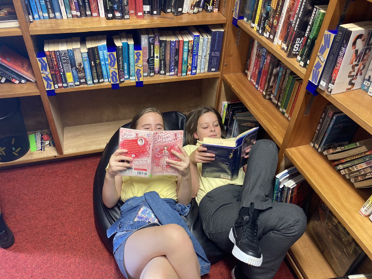 EastfieldPSHull's tweet image. 6LA Loving the library #epsread @AnlabyParkLib