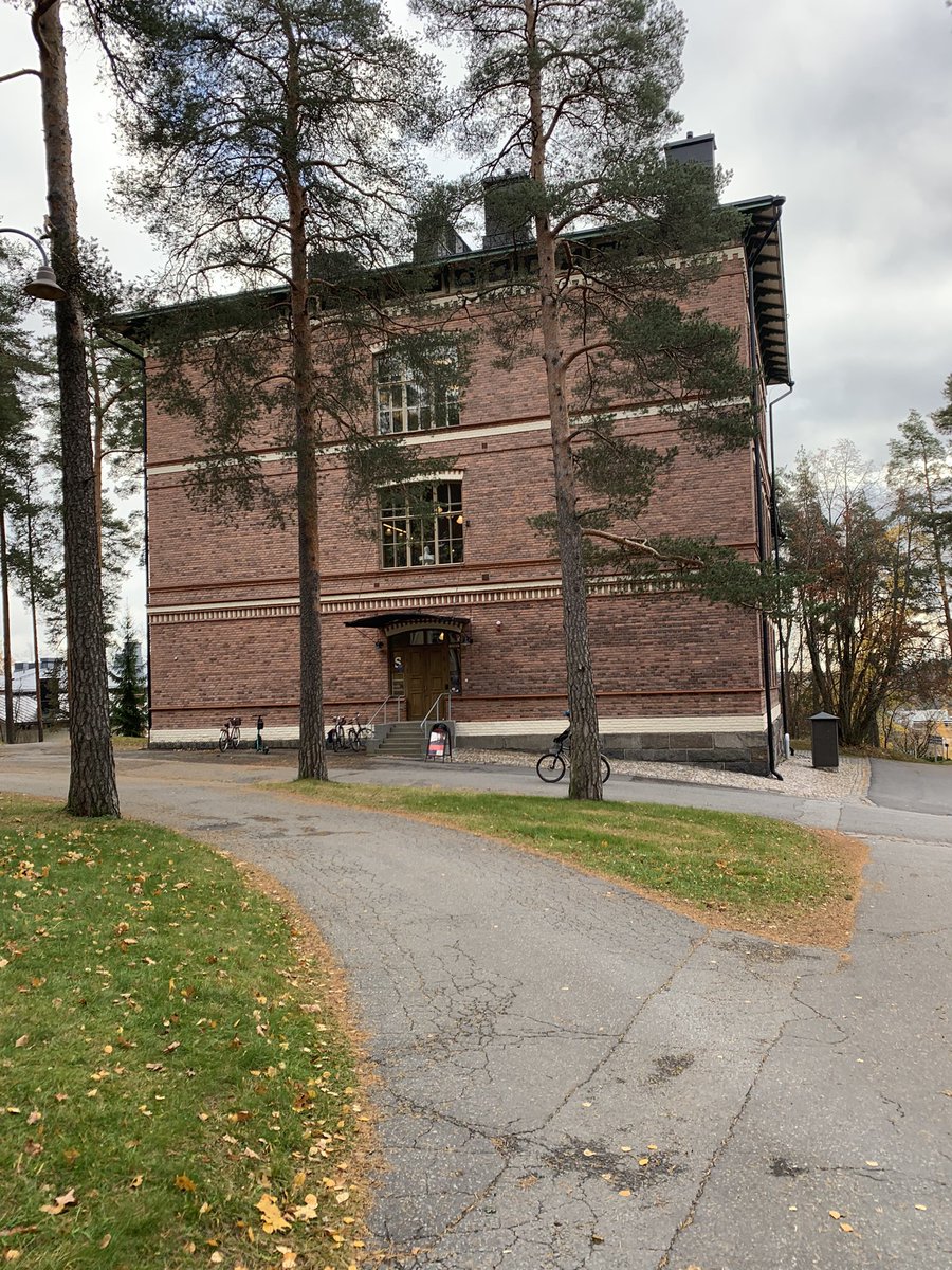outiihanainen's tweet image. Pitkästä aikaa Seminaarinmäellä. Tänään väittelee @kaisakristiinas #corpcomms #jsbe @uniofjyvaskyla