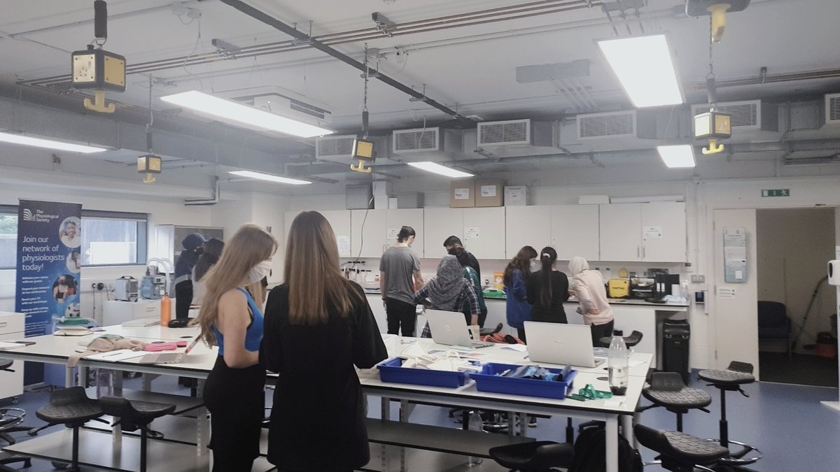 Very good to see our MsC students in Clinical Nutrition starting their Body Composition Practical <a href="/UoR_LifeScience/">UR Life and Health Sciences</a>