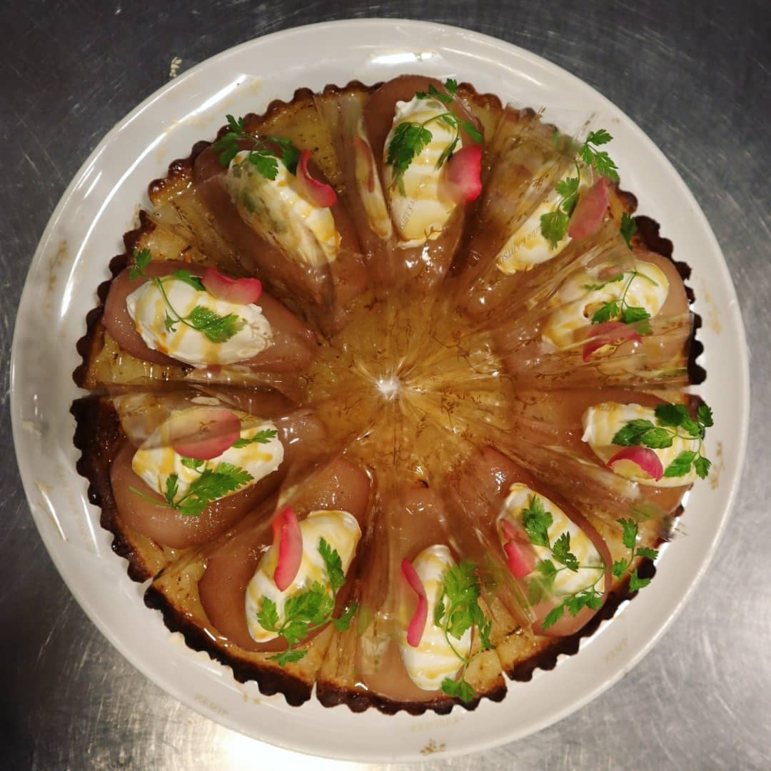 果実園リーベル東武池袋店 洋梨のコンポートタルト 秋のフルーツ 洋梨のタルトです 数量限定ですのでお早めに 果実園リーベル 果実園リーベル東武池袋店 洋梨 タルト ケーキ フルーツ フルーツパーラー コンポート デザート スイーツ 数量