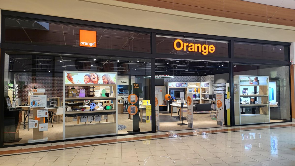 Orange Store tweet media