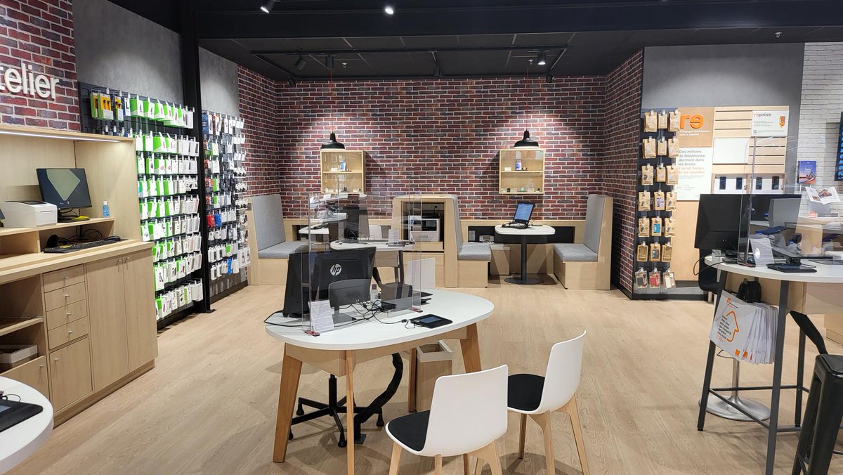 Orange Store tweet media