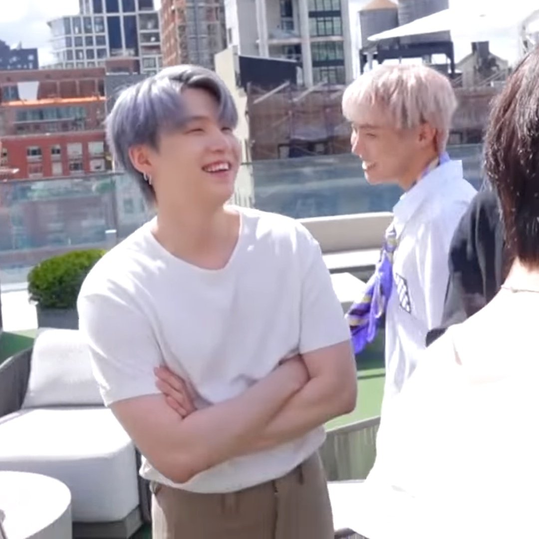 Y00NMINI0N's tweet photo. grabe hindi ko kaya dapat dito din #LetBTSBUlkUp https://t.co/iHmAtDWLcX