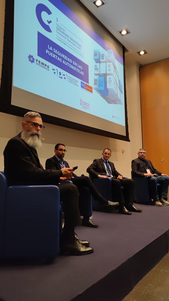 congresoSIcv's tweet photo. Las puertas automáticas tienen su propia sesión con expertos: cortafuegos, herramientas y coyuntura actual. Modera Ricardo Ricart de #APA.
Con: 
Jesús Valero de @FEMPAlicante 
Didac Contreras y José Vicente Andreu de #APA 
#SISeguretatIndustrial #CongresoSI https://t.co/LTchw6ypqp