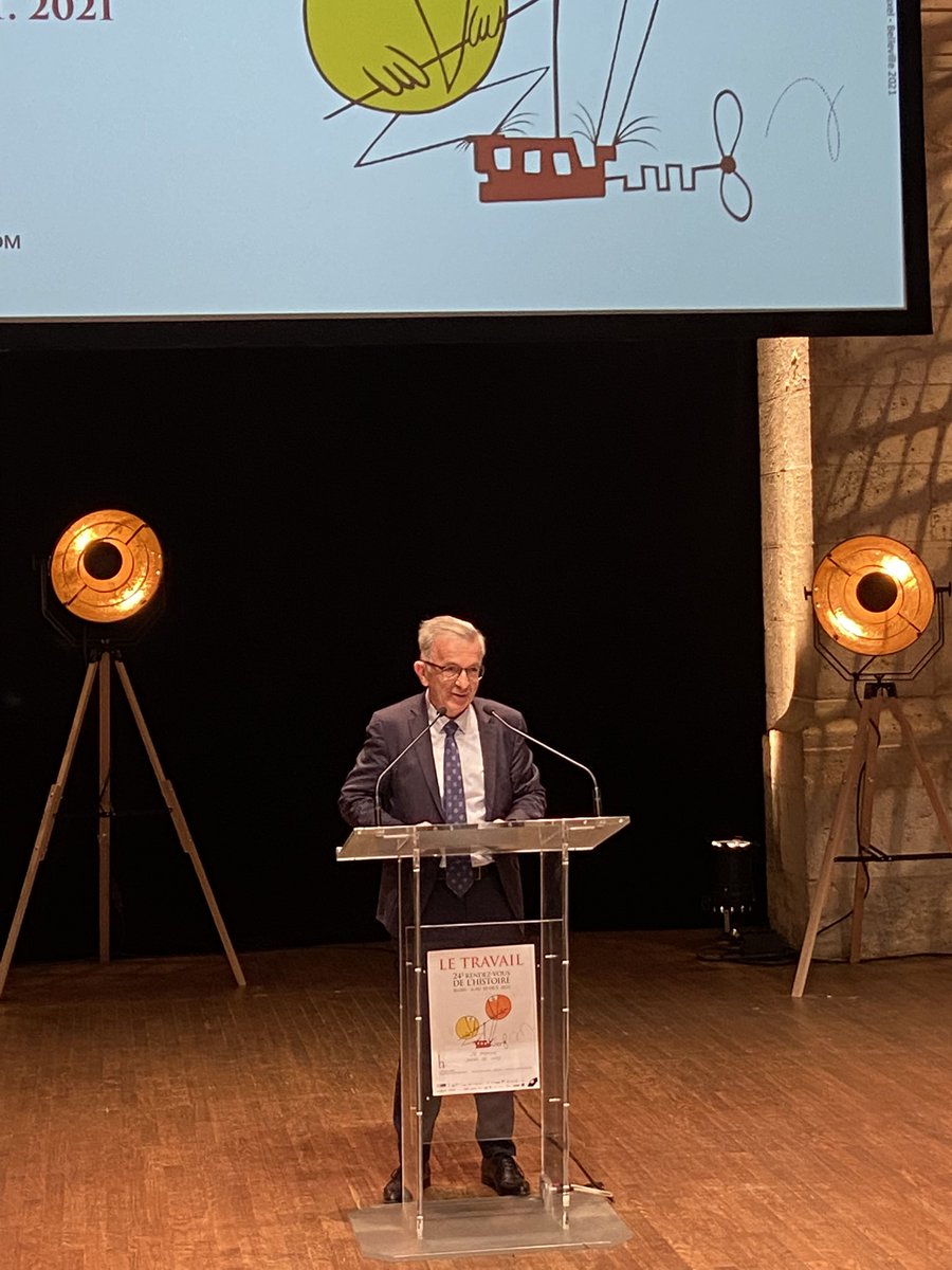 Heureux d’ouvrir <a href="/rdvhistoire/">Rendez-vous-histoire</a> dont le thème du travail occupera débats +rencontres. 

Les nvx défis qui s’imposent à l’Humanité nous obligent à réinterroger le sens et rapport de l’homme au #travail +place du travail dans la Sté. 
Des réflexions essentielles pour notre #jeunesse