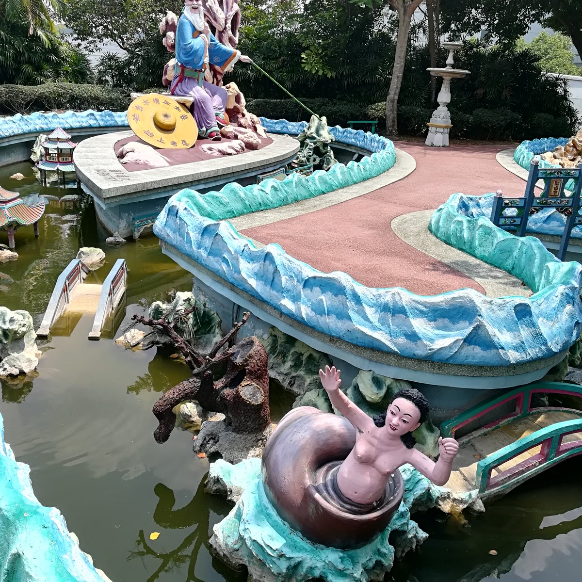 食いしん坊m Sfc19 引きこもリンピック 人魚と可愛いアニマルに出会えるタイガーバーム公園を見て