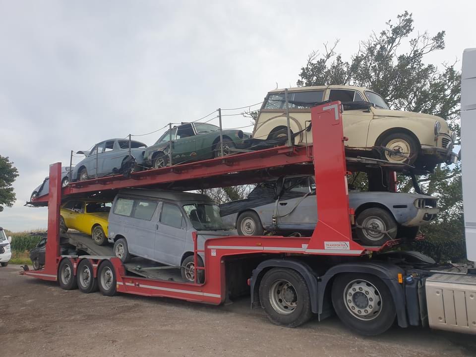 2x Wagons from London this morning!! 

Just when you think you're getting in front!!!! 

We have over 100 cars already on line and should be at circa 125 by the end of today!! 

#classiccars #carauction #barnfind #auction #friday 

auctions.assetrealisationservices.com/auctions/catal…