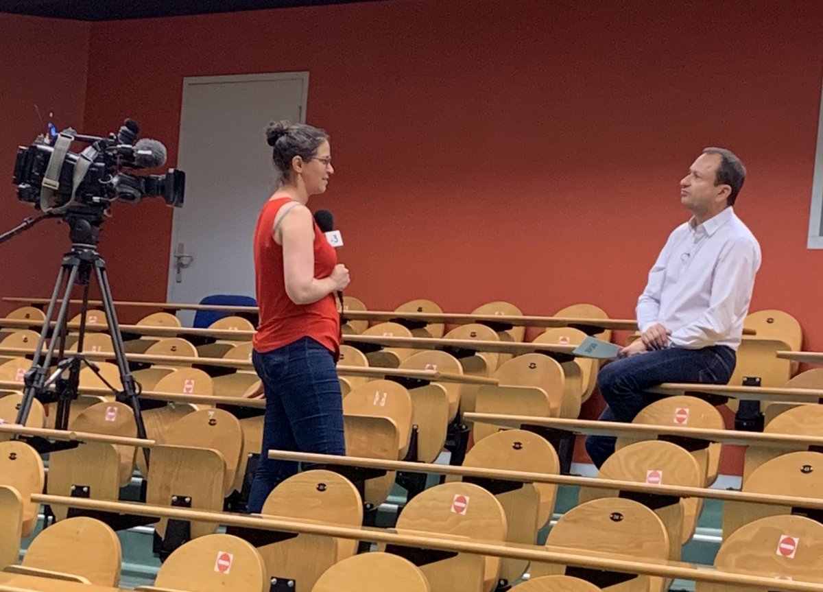 UnivAngers's tweet photo. 🎥 Susanna Zimmerman marraine de la @Fetedelascience sera l’invité du 19/20 sur France3 Dimanche. Avec ses collègues du #Larema labo de math de l’UA elle vous donne aussi RDV ce WE au #Village des sciences qui se tient sur le campus Belle-Beille à la @BUAngers https://t.co/80KdxH80xD