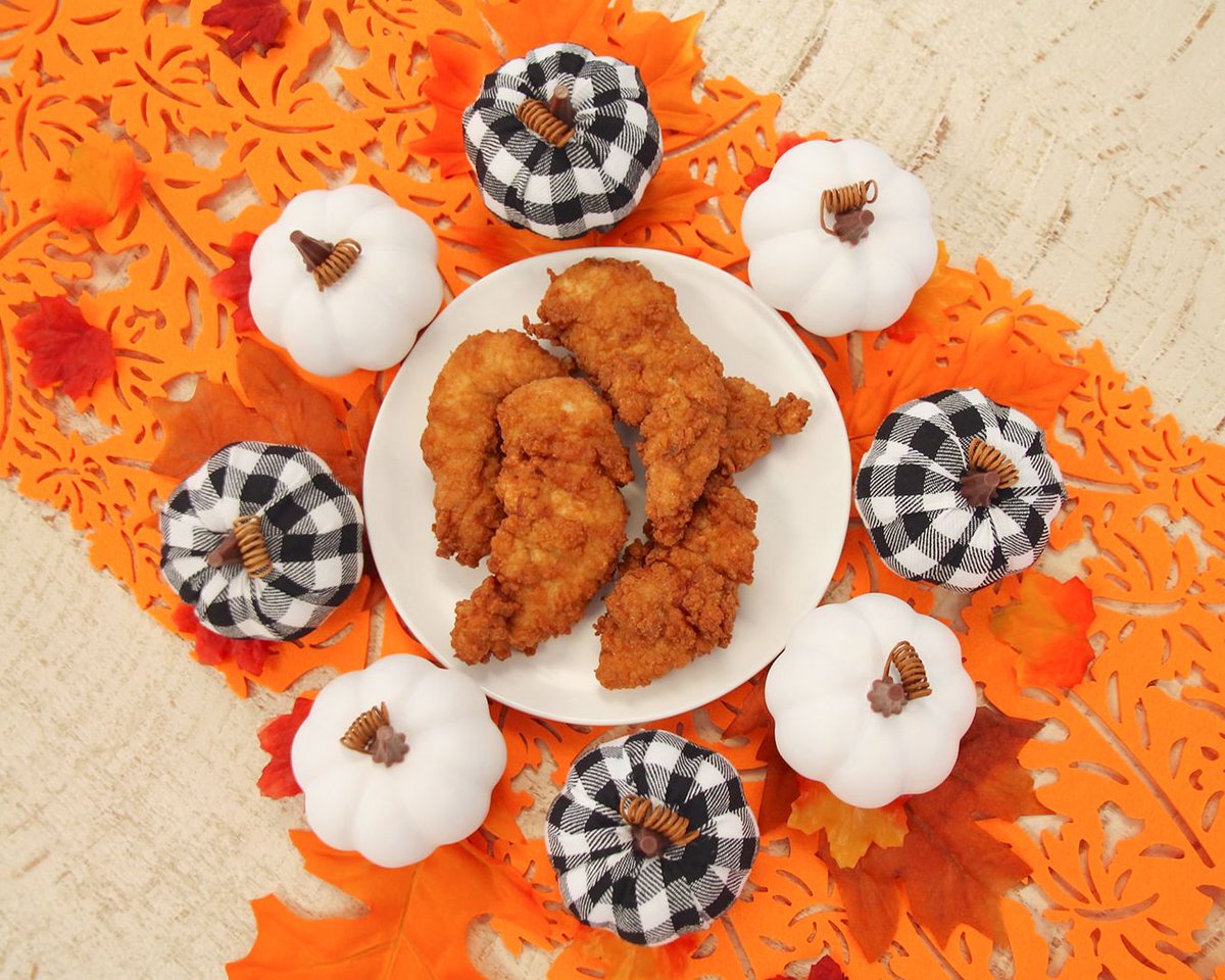 CFA_NMS's tweet photo. Hey there, pumpkin! 🎃 Today is a perfect day to get yourself some Chick-n-Strips. 😋 https://t.co/hgsNNko72a