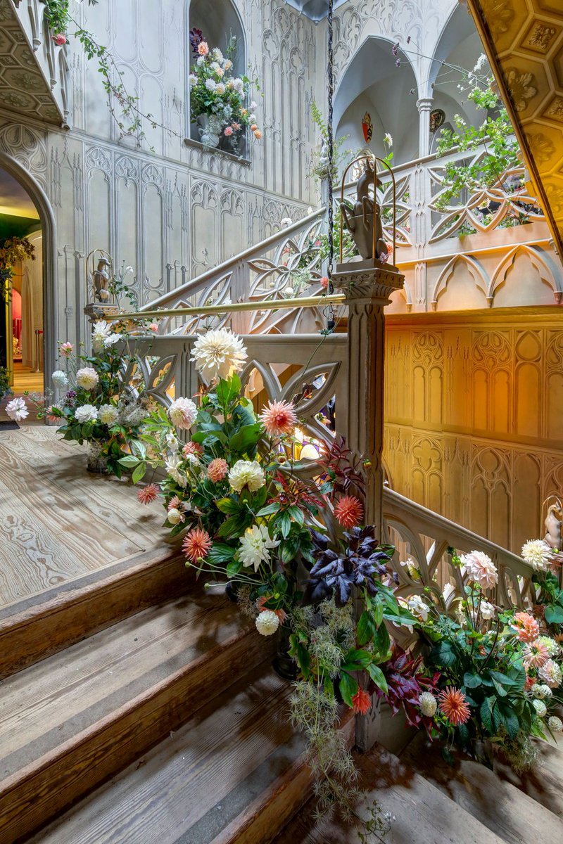Day 1 of the #StrawberryFlowerFestival is open! 💐 The floral artists &amp; makers have done an incredible job getting their stunning displays ready. We can’t wait to welcome visitors to experience the festival! strawberryhillhouse.org.uk/flower-festival 

Supported by <a href="/RussellCooke/">Russell-Cooke</a> 📷<a href="/mattchungphoto/">Matt Chung</a>