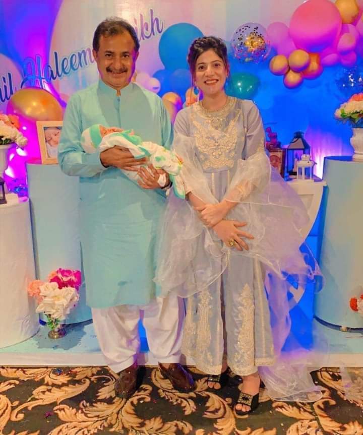 ShafaqRajpar's tweet photo. نیا پاکستان تو ان دونوں نے بنا دیا 😂 https://t.co/0hQFZ0AlMi