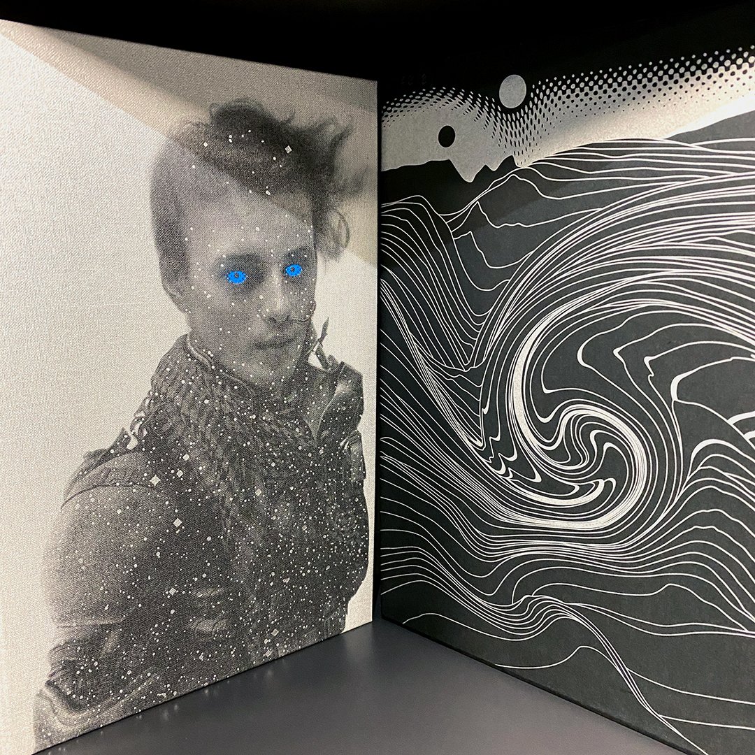foliosociety's tweet image. *GIVEAWAY* Today is Frank Herbert's birthday! To celebrate, we are giving one of you the chance to win his masterpiece, #Dune. TO ENTER: RT this post and follow @foliosociety. This giveaway is open internationally. Ends midnight (BST) 10 October. foliosociety.com/dune.html