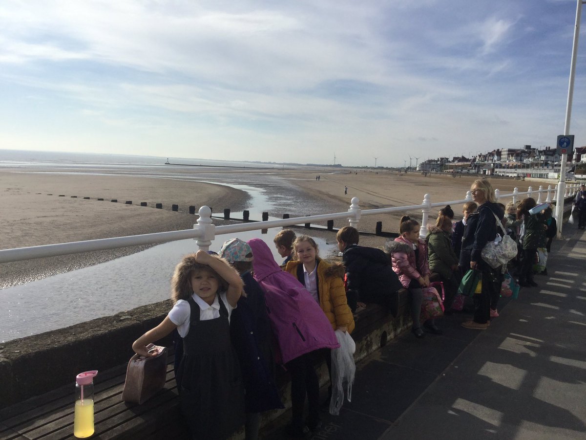 allitthighlands's tweet photo. Gorgeous visit to Bridlington - it’s safe to say the coats were not worn! https://t.co/tiM9OizV5u