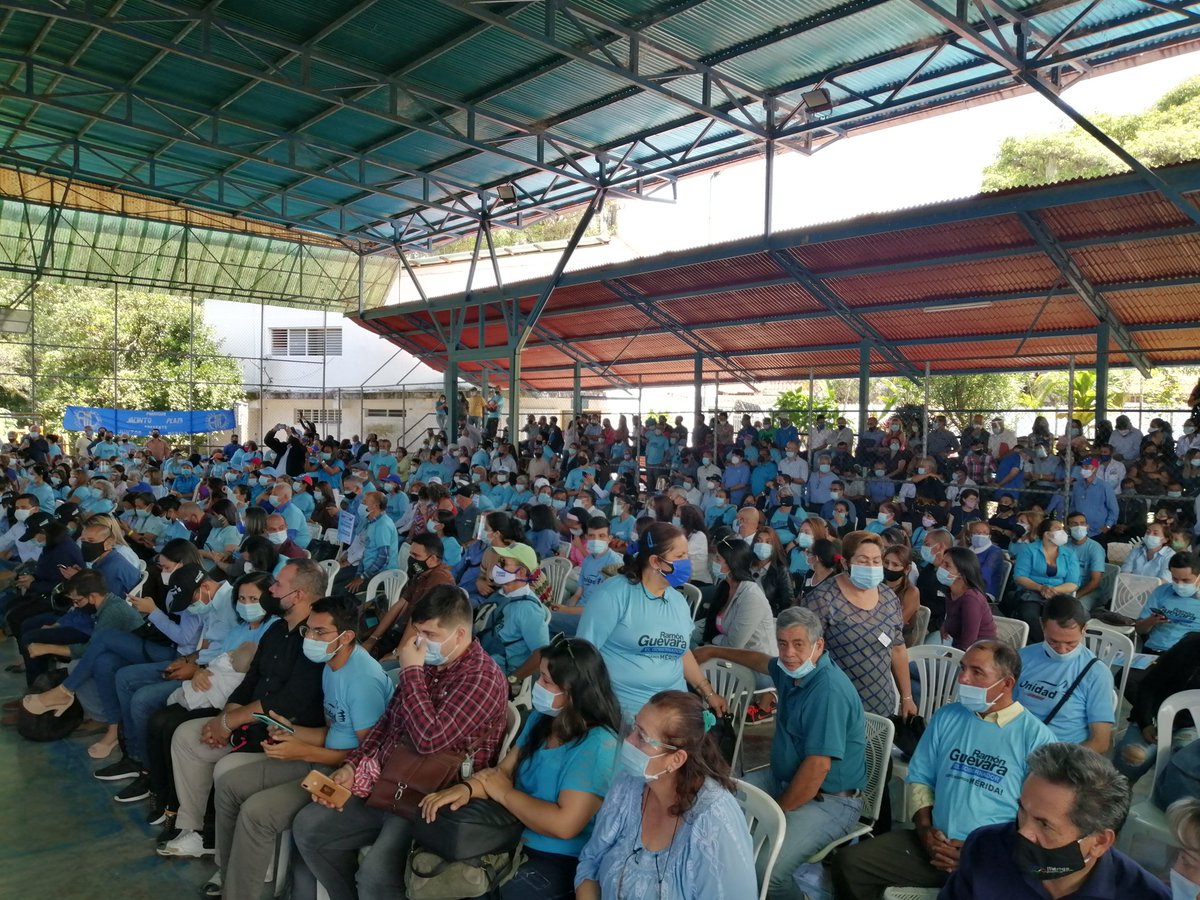 mmariavergara's tweet photo. #08Oct A casa llena con los compañeros candidatos a las alcaldías del eje metropolitano de los municipios Santos Marquina, Libertador, Sucre, Campo Elías, el ciudadano Gobernador @RamonGuevaraMRD y el compañero @prospericarlos dirigente nacional de AD.

Juntos por Campo Elías. https://t.co/c9bv19nfy6