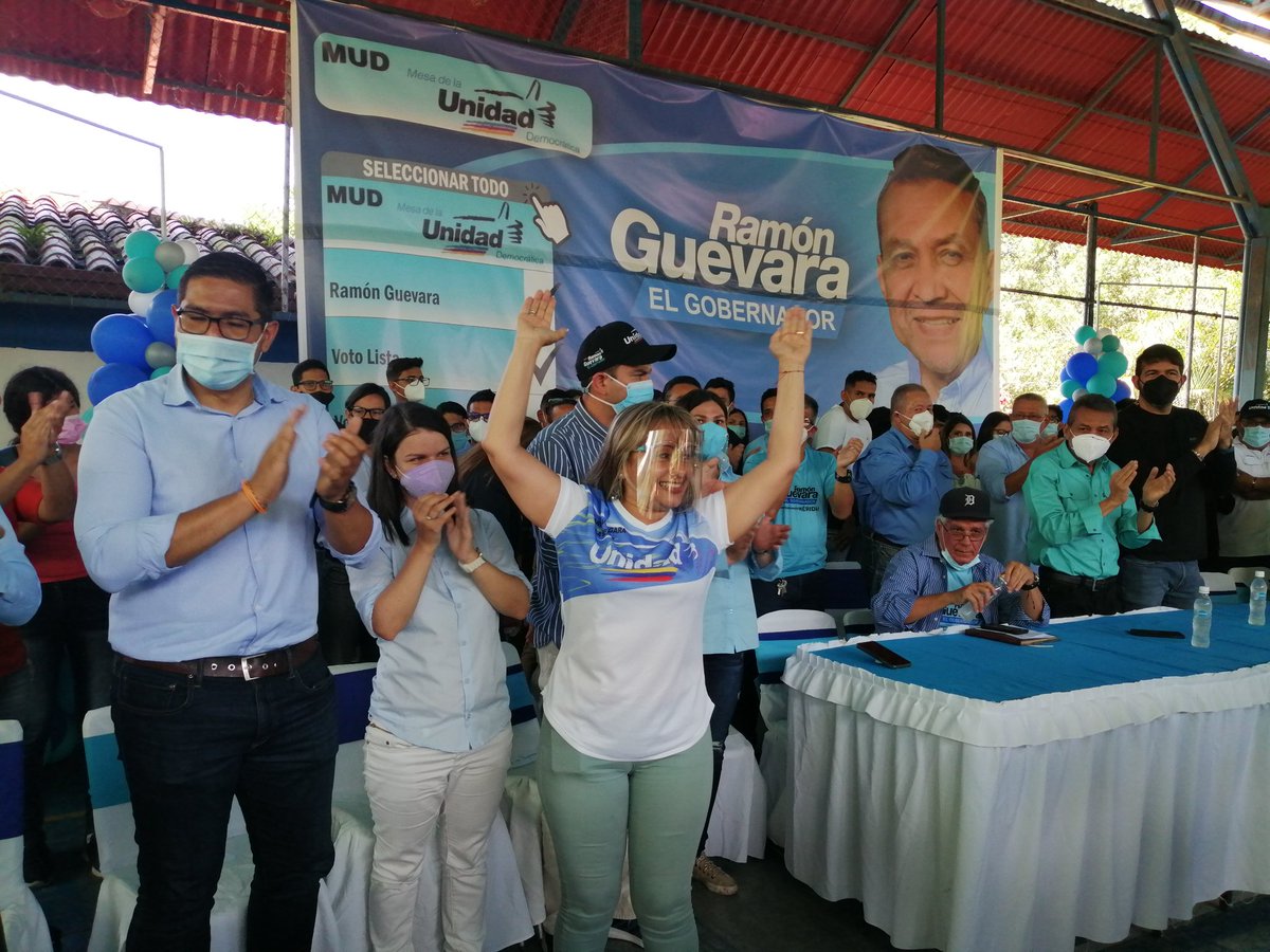 mmariavergara's tweet photo. #08Oct A casa llena con los compañeros candidatos a las alcaldías del eje metropolitano de los municipios Santos Marquina, Libertador, Sucre, Campo Elías, el ciudadano Gobernador @RamonGuevaraMRD y el compañero @prospericarlos dirigente nacional de AD.

Juntos por Campo Elías. https://t.co/c9bv19nfy6