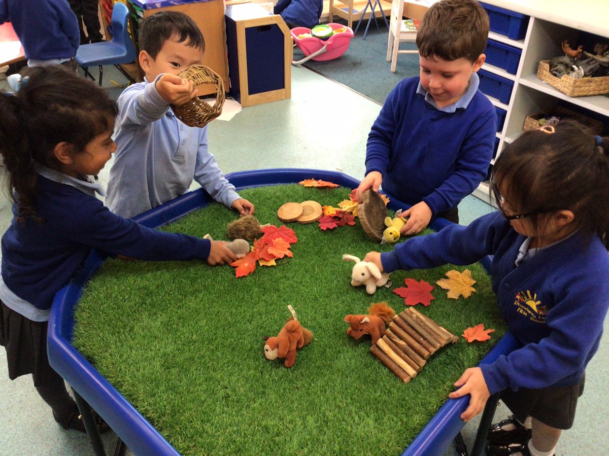 BlueClassBEFS's tweet photo. We have enjoyed lots of autumn activities this week. 🍂Well done for another fantastic week! You are all superstars! 🌟😃 https://t.co/NRIzILxuQG