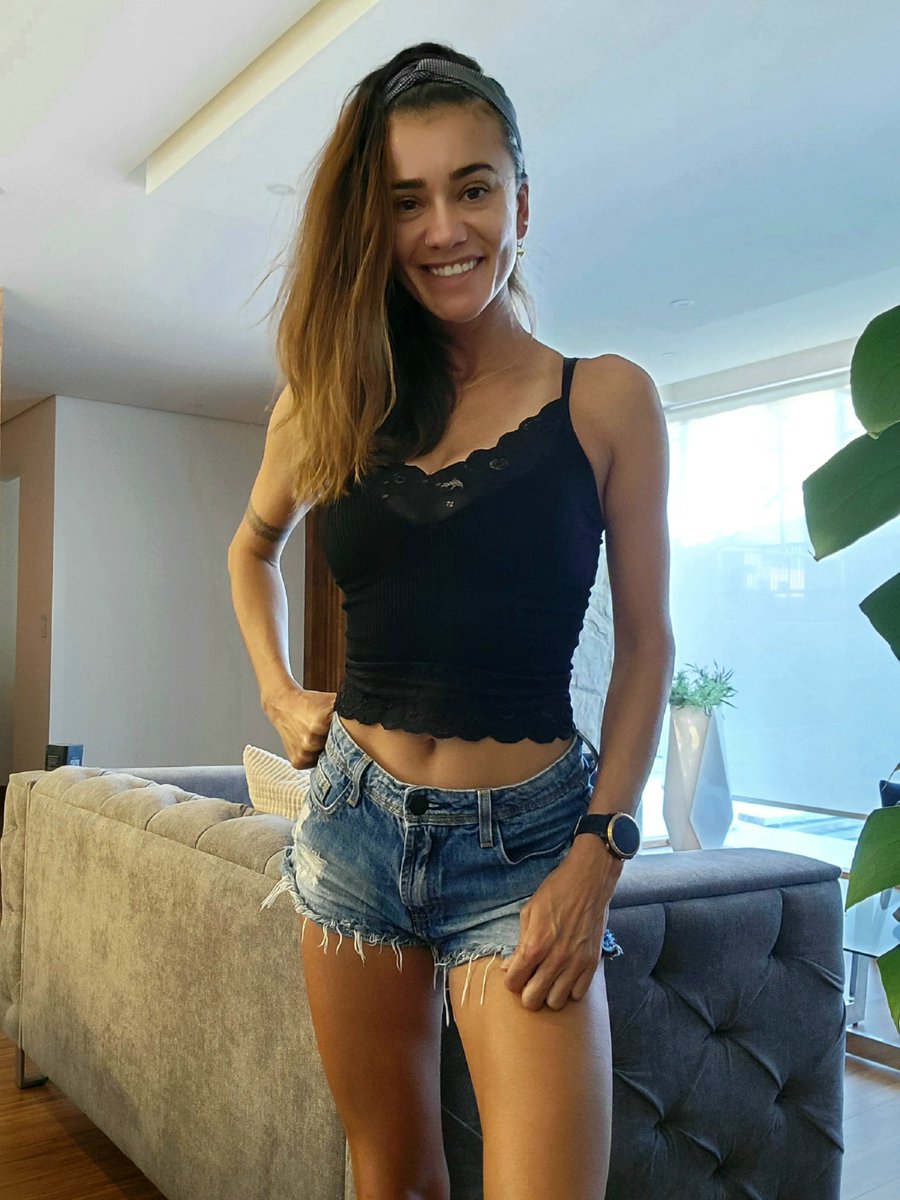 EricaSenaRW's tweet photo. Quem ai está animado para o fim de semana? 🙋🏻‍♀️ https://t.co/wgYiLcwmmw