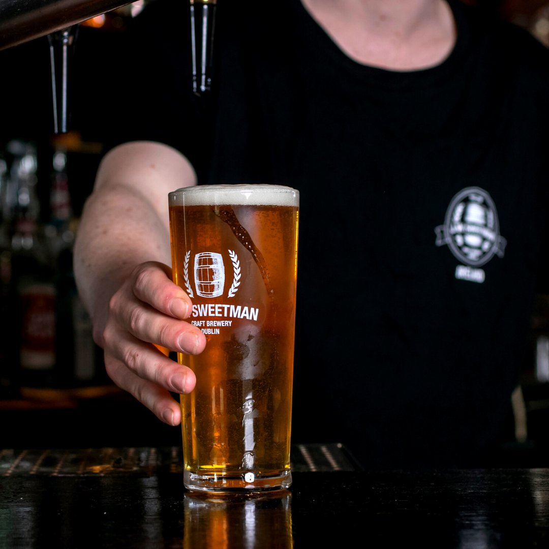 Nothing beats that Friday feeling when you see the barman handing you your first pint of J.W Sweetmans Craft Beer 🙌  🍺

#friday #brewery #weekend #afterworkdrinks #coldbeer #pintofplain #draftbeer #JWSweetman #Sweetmans #SweetmansBrewery #SweetmansPub #JWS
