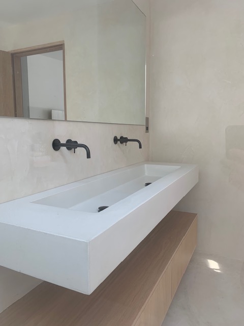Concretefair's tweet photo. Our custom vanities are a beautiful addition to your home. These warm neutrals combined with different textures create a beautiful space. 

#concretebasin #concretesink #bathrooms #modernbathrooms #customvanity #designerbathroom #doublevanity #designerbathroom #interiordesign https://t.co/8hDPNFBQ0F