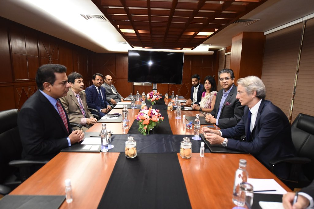 MinisterKTR's tweet image. H.E. Mr. Emmanuel Lenain (@FranceinIndia), Ambassador of France to India met Minister @KTRTRS on the sidelines of Indo-French Investment Conclave organised by the Indo-French Chamber of Commerce &amp;amp; Industry (#IFCCI) in Hyderabad.