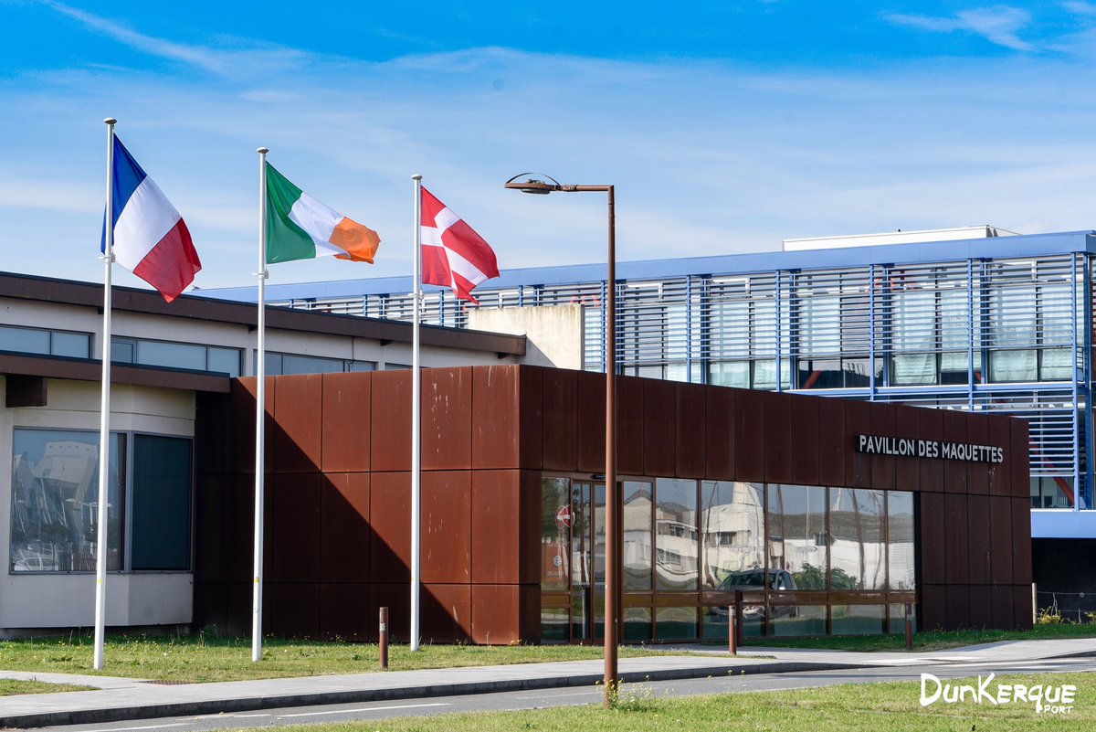 Les drapeaux irlandais, danois et français flottent sur le toit de #DunkerquePort ... Un événement se prépare... ✅Rendez-vous lundi 11 octobre ! <a href="/IrlEmbParis/">Irish Embassy Paris</a> <a href="/DanemarkenFR/">Danemark en France</a> #danemark #Ireland @DFDSFRANCE @DFDSGroup