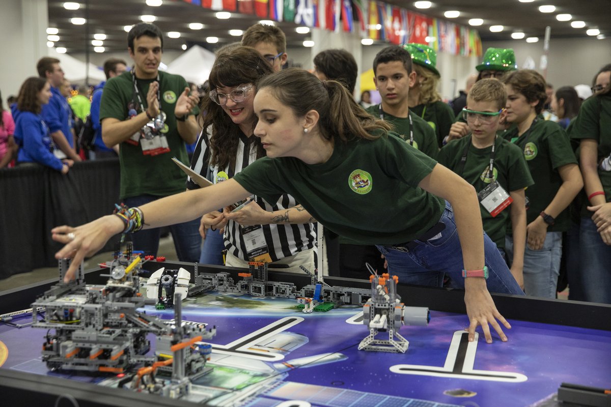 RO_BOTICA_'s tweet image. RO-BOTICA Blog: La robótica es mucho más que construir robots blog.ro-botica.com/2021/10/la-rob… 
 #cursorobotica #roboticaeducativa #STEAM #profesores #educacion #introducciónalarobotica