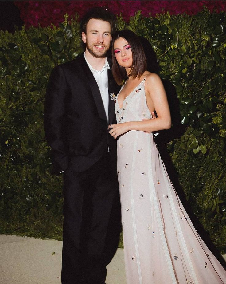 AnaCemendozaaa's tweet photo. Por favor que se haga realidad Selena Gómez y Chris Evans 🥺 https://t.co/AiVee5hLMg