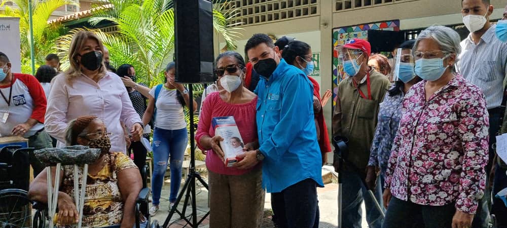 WuikelmanAngelP's tweet photo. Recorrimos y acompañamos a los maestros y maestras de la UEBN Niño Simón en La Vega, en una jornada de atención a la salud 
#MédicoComunitarioIntegral https://t.co/m6aOALhJ3g