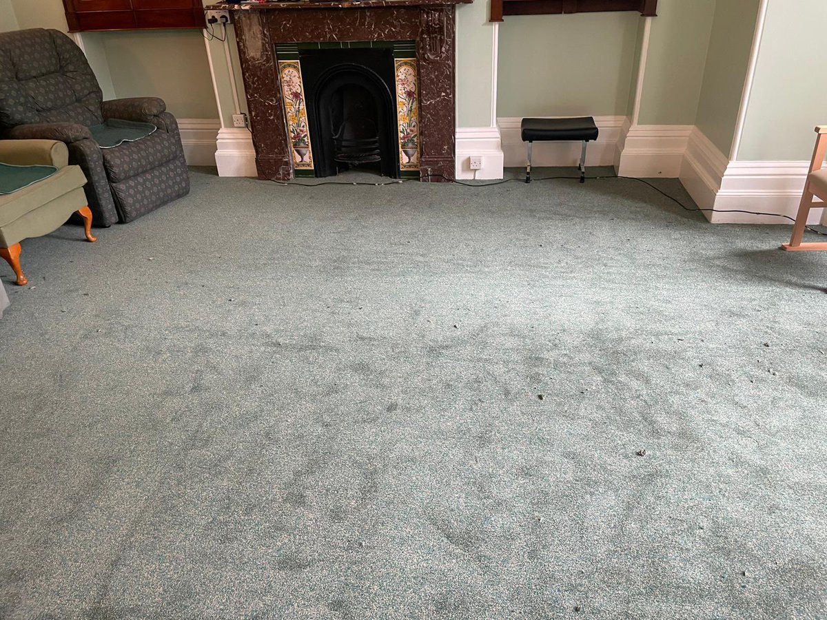 Here we have a lounge we completed in 
@jhscarpets #universalheathers for a care home. This 
product is fully adhered with @f_balluk #f40 direct to the 
sub floor to allow wheelchairs and hoists to be moved 
with ease. We prepared the floor with ply to give a great finish.
