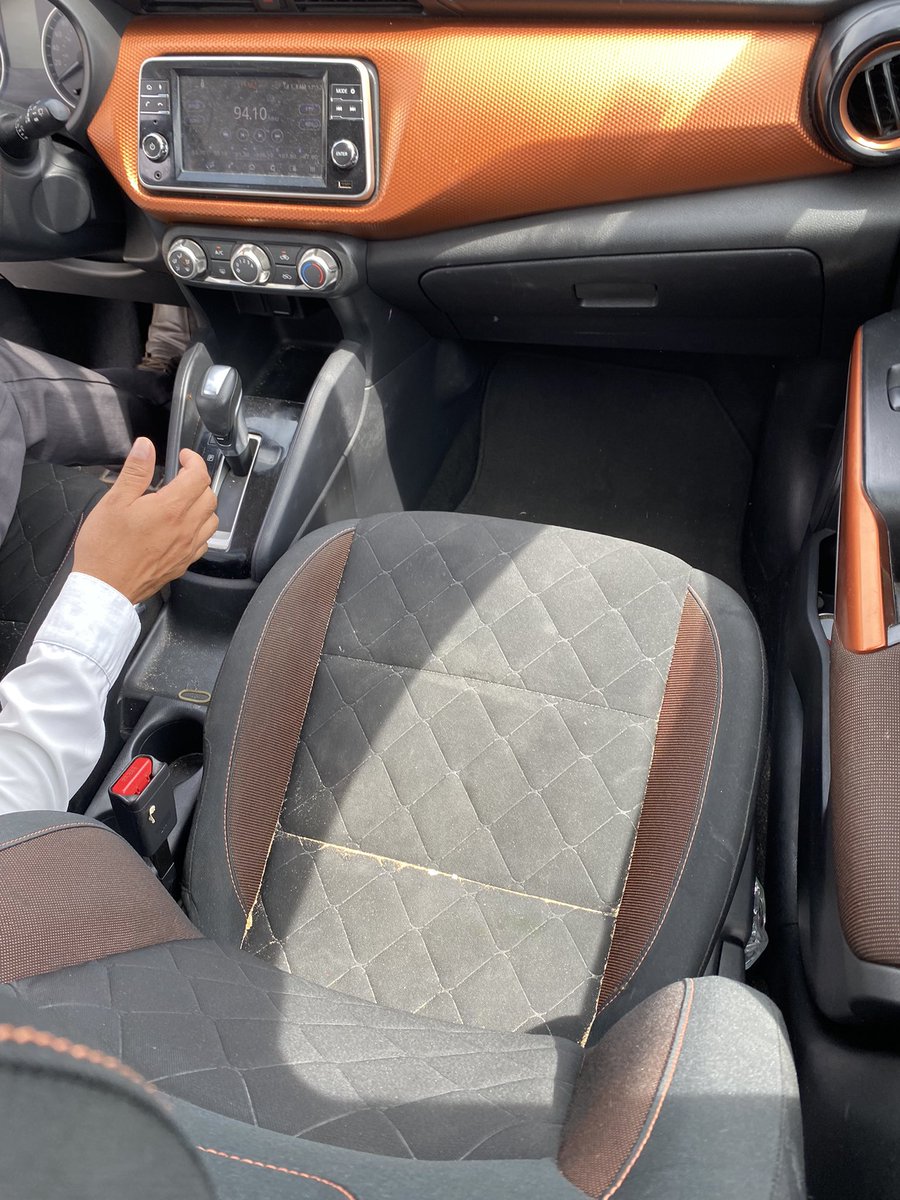 daryo_tejeda's tweet image. @EuropcarCOMMX @EuropclientesMX @AtencionProfeco @Profeco Ayer en la sucursal Aeropuerto Huatulco, me hicieron un cobro por más de 2,000 pesos por “suciedad excesiva” lo cual me parece un abuso.  Fue un viaje familiar (3personas) por la playa 6 días. Anexo fotos.